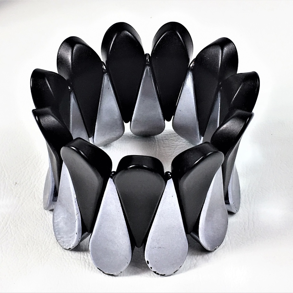 Silver/Black Teardrop Stretch Bracelet